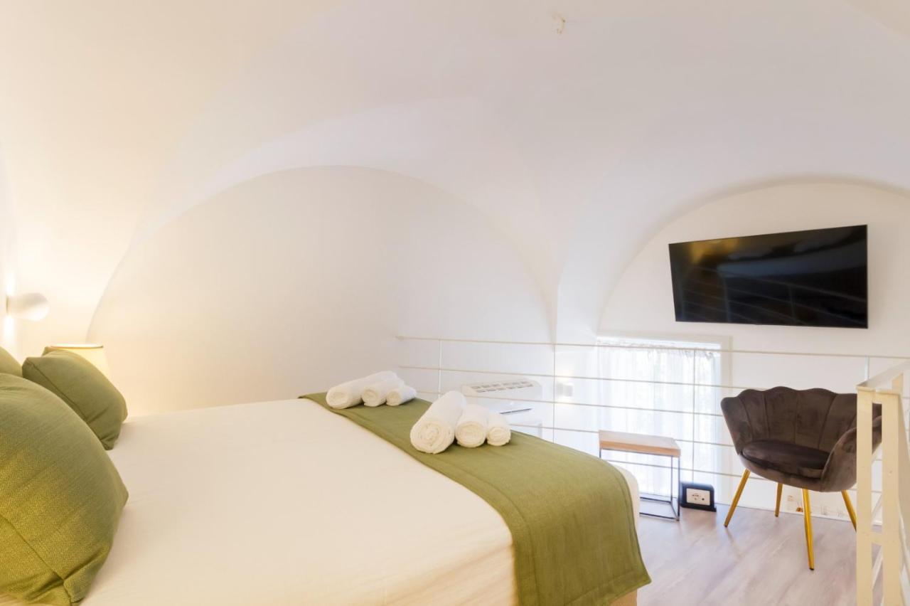 Reluxe Private Wellness Bed & Breakfast เลชเช ภายนอก รูปภาพ